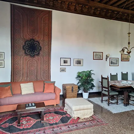 Inside Palazzo Foscarini Lejlighed