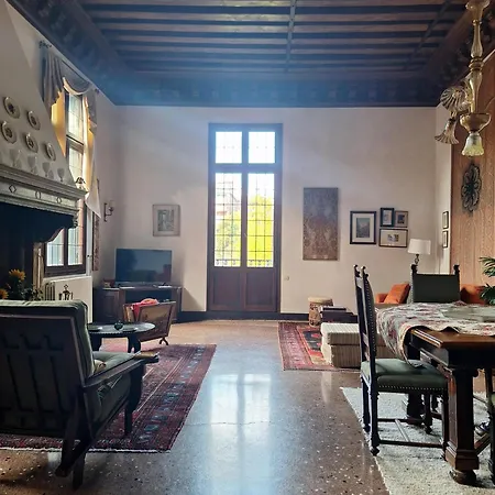 Palazzo Foscarini .