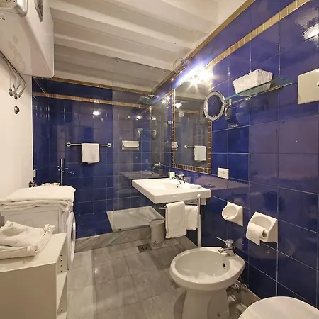 Palazzo Foscarini . *